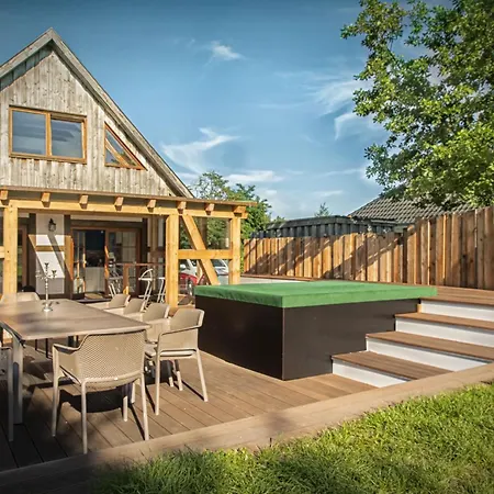 Luxus Fachwerkhaus Mit Sauna & Pool بيت للعطل *